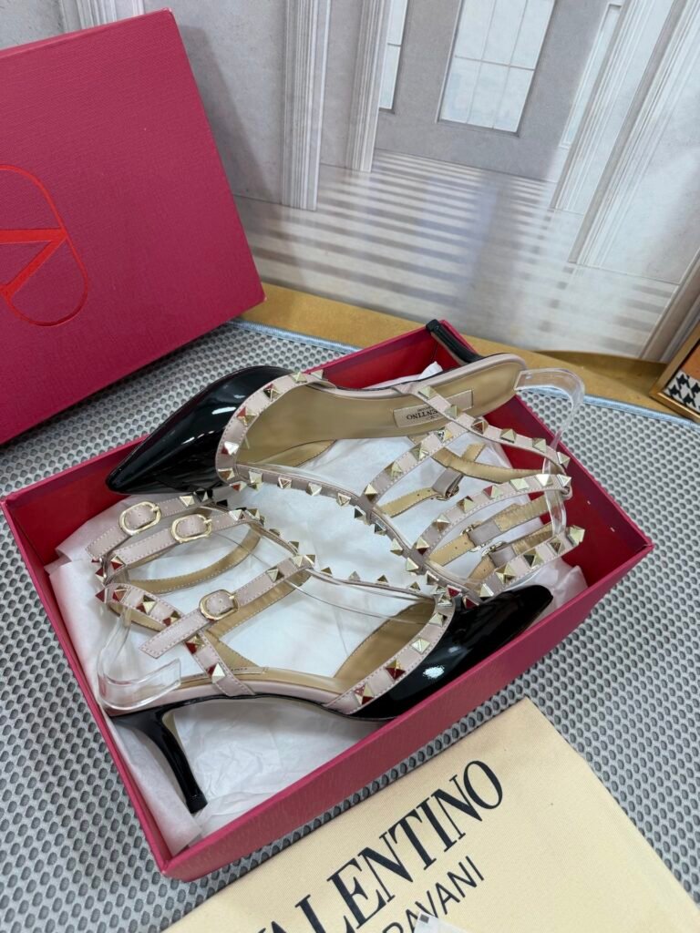 Valentino Garavani Unisex Sandals detail 5