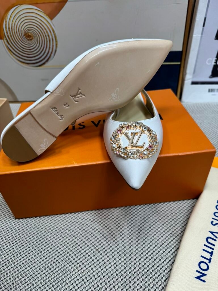 Louis Vuitton Unisex Sandals detail 5