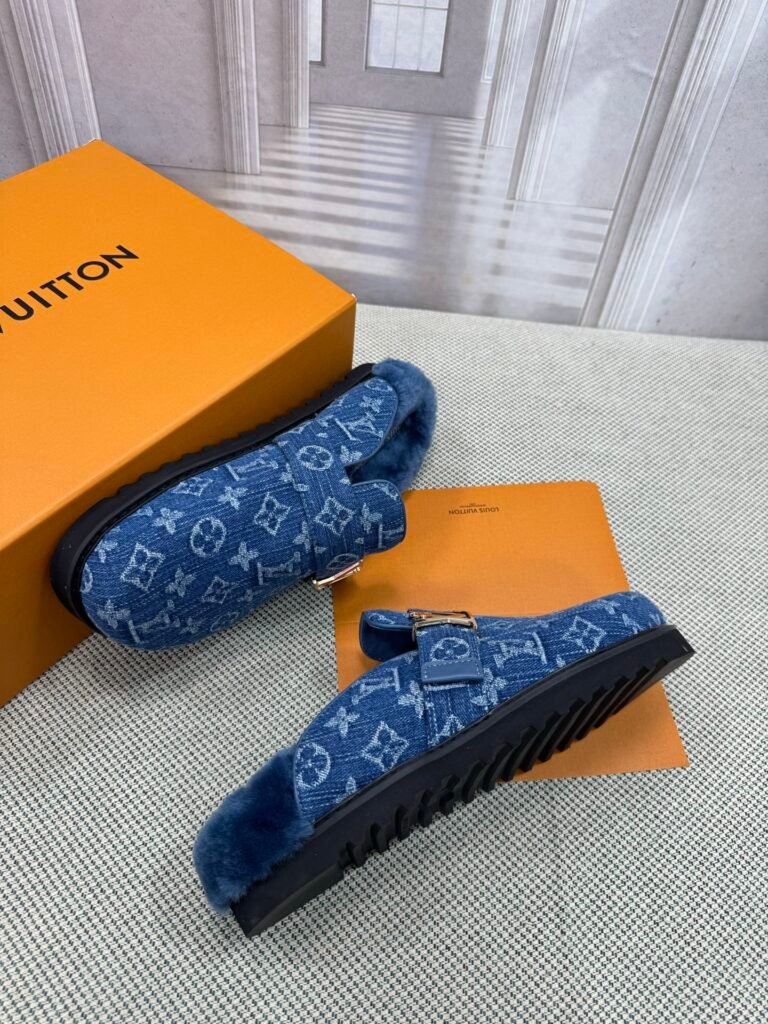 Louis Vuitton Unisex Slides detail 5