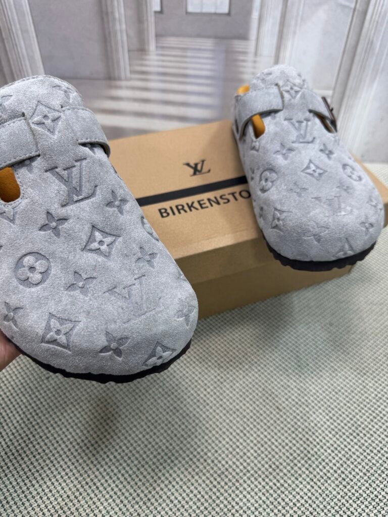 Louis Vuitton Unisex Slides detail 5