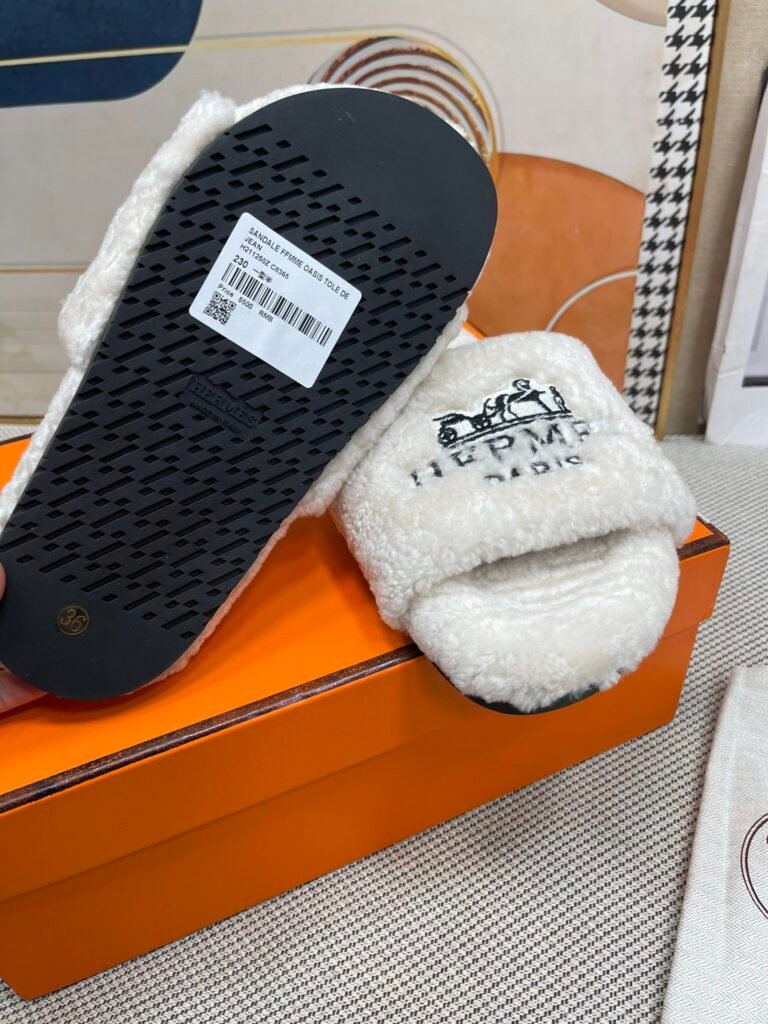 Hermès Unisex Shearling Shoes detail 5