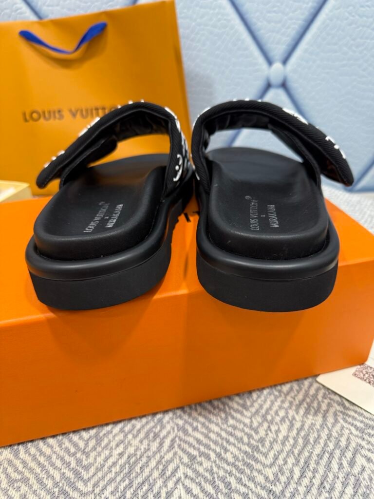 Louis Vuitton Unisex Slides detail 5