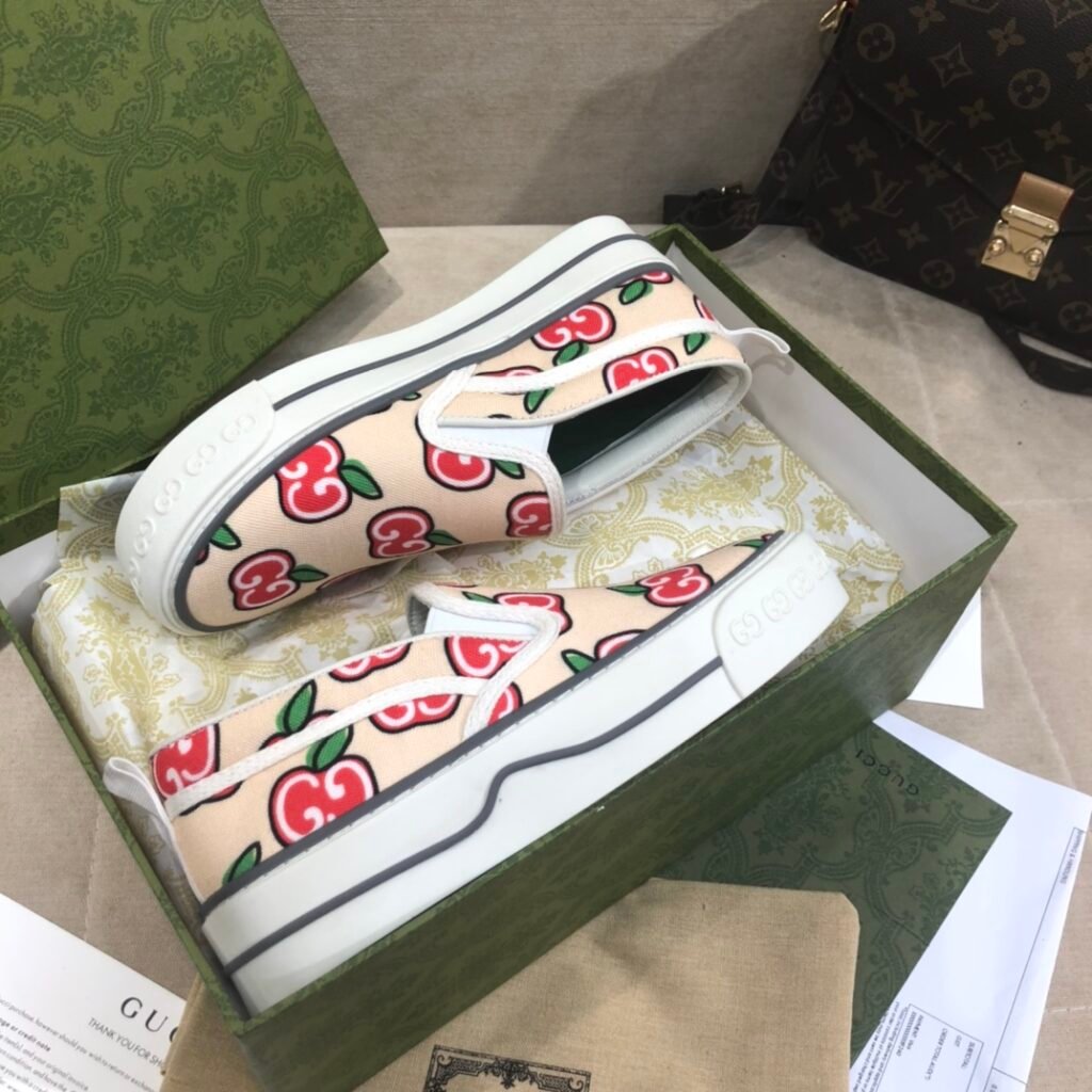 Gucci Unisex Loafers detail 5