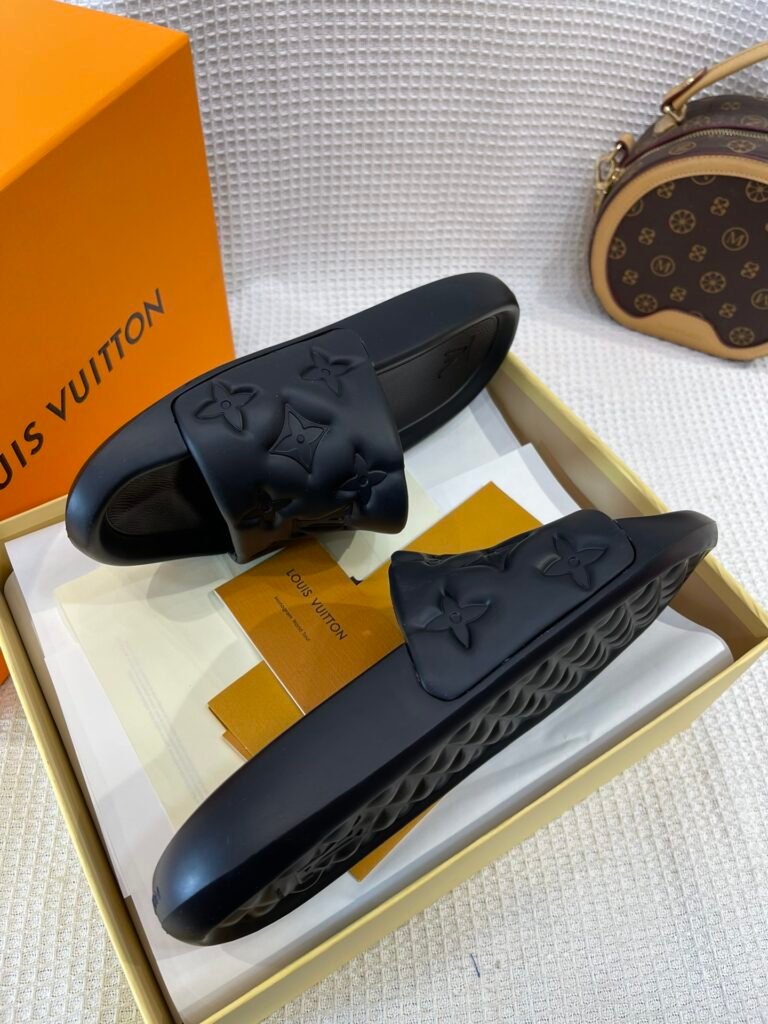Louis Vuitton Unisex Slides detail image 5