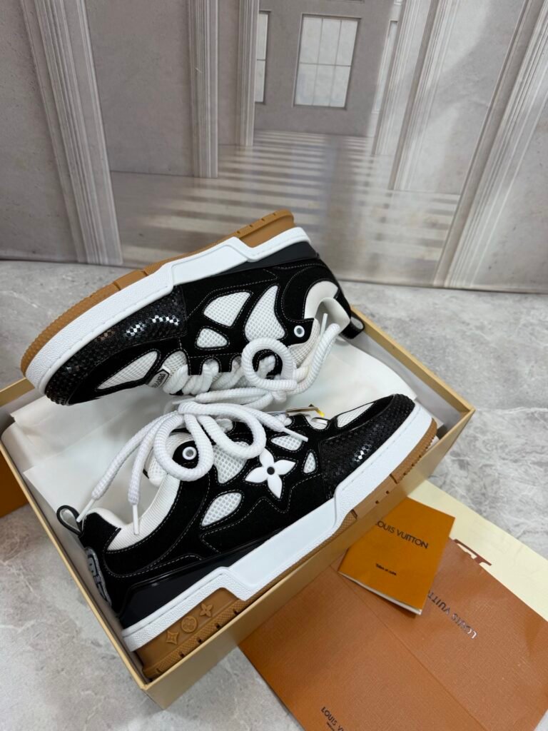 Louis Vuitton Unisex Chunky Sneakers detail 5