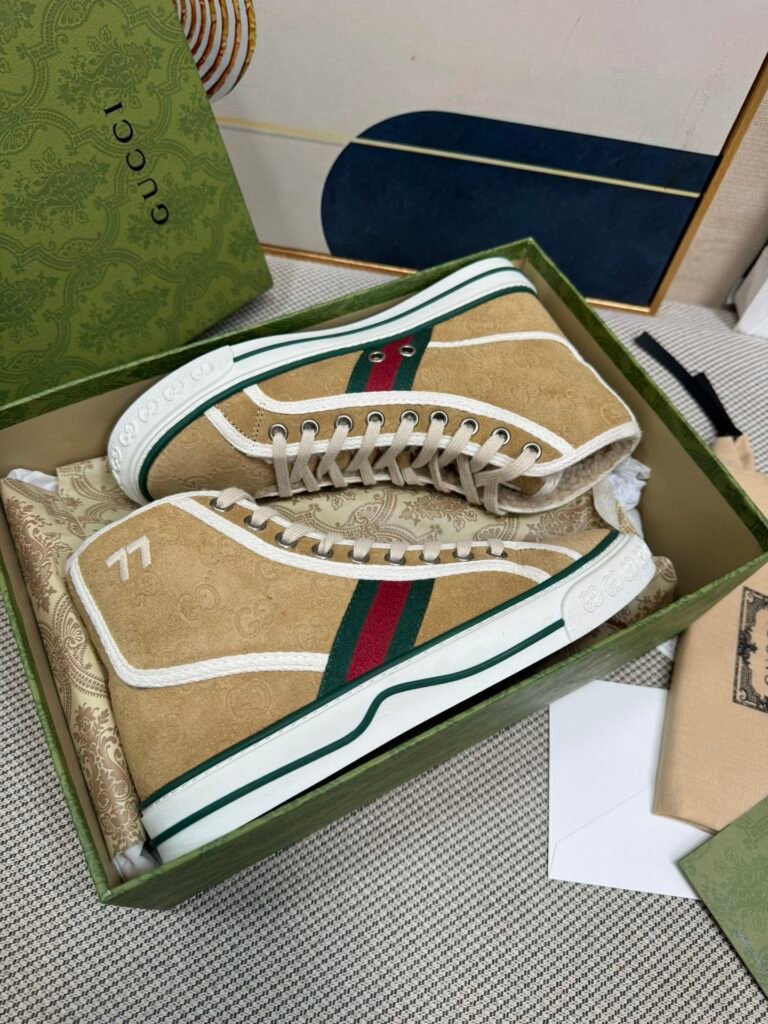 Gucci Unisex Loafers detail image 5