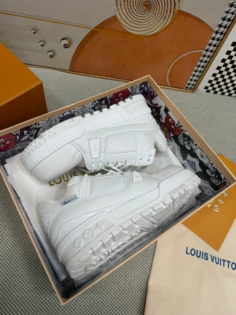 Louis Vuitton Unisex Chunky Sneakers detail image 5