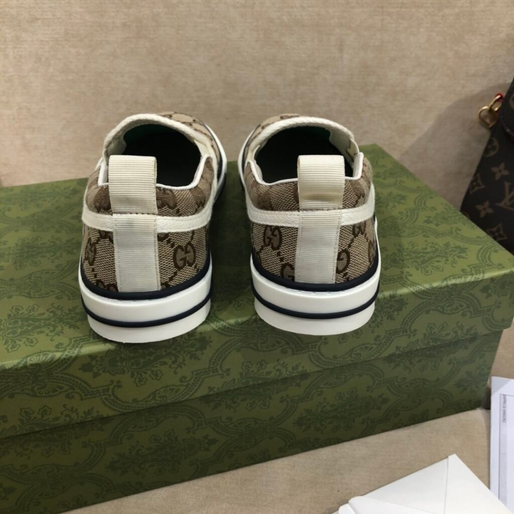 Gucci Unisex Loafers detail image 5