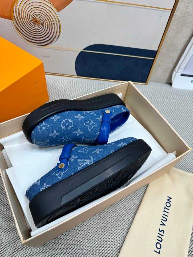 Louis Vuitton Unisex Slides detail 5