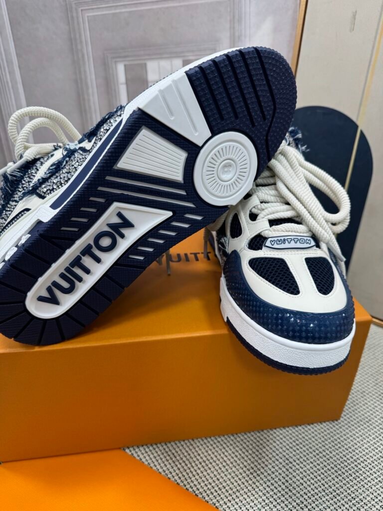 Louis Vuitton Unisex Chunky Sneakers detail 5