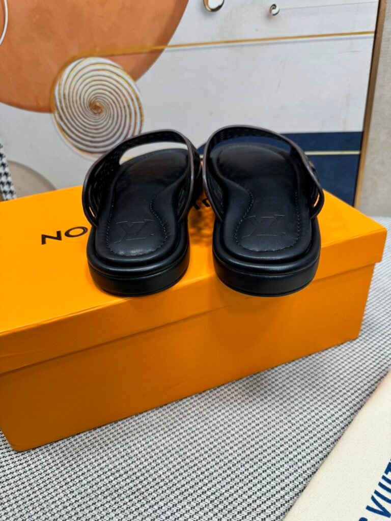 Louis Vuitton Unisex Slides detail 5