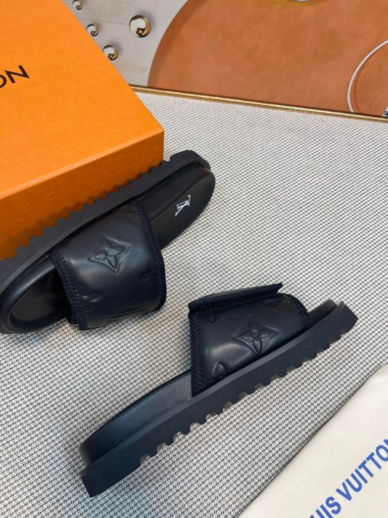 Louis Vuitton Unisex Slides detail 5