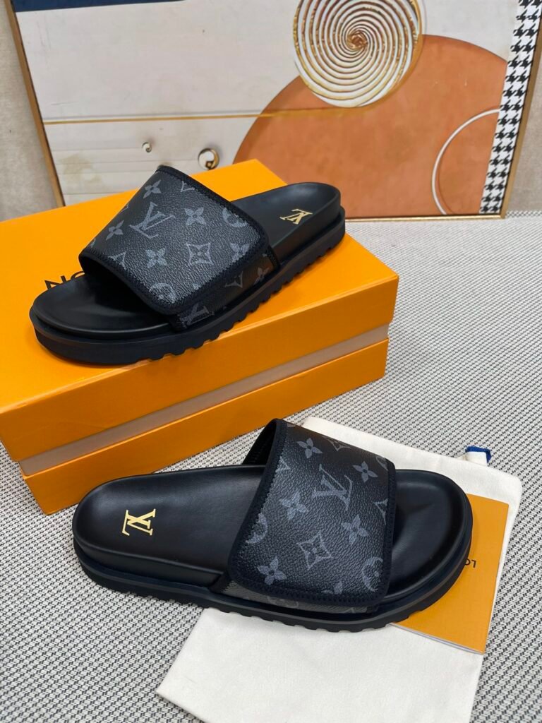 Louis Vuitton Unisex Slides detail image 5