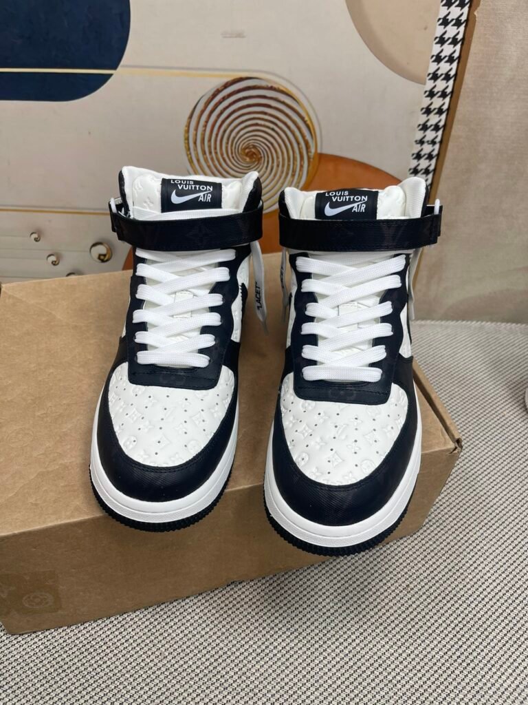 Louis Vuitton Unisex High-Top Sneakers detail image 5