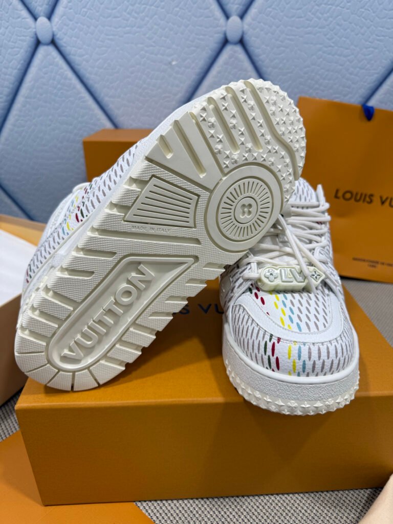 Louis Vuitton Unisex Chunky Sneakers detail 5