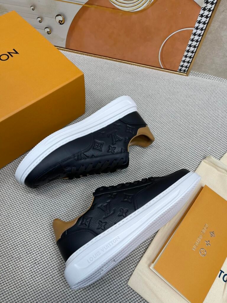 Louis Vuitton Men's White Low-Top Sneakers detail image 5