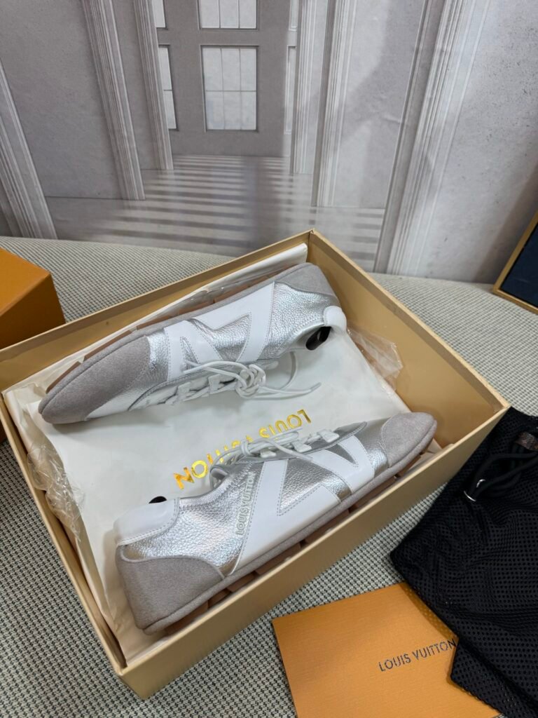 Louis Vuitton Unisex Chunky Sneakers detail 5
