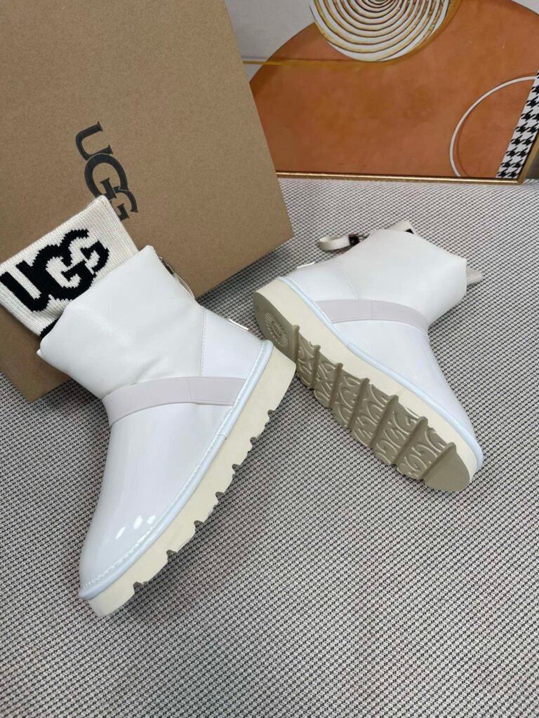 UGG Women's Snow Boots detail image 5