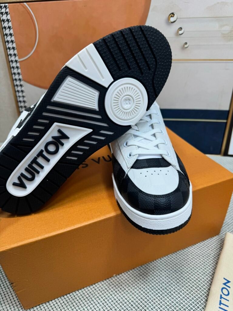 Louis Vuitton Men's White Low-Top Sneakers detail image 5