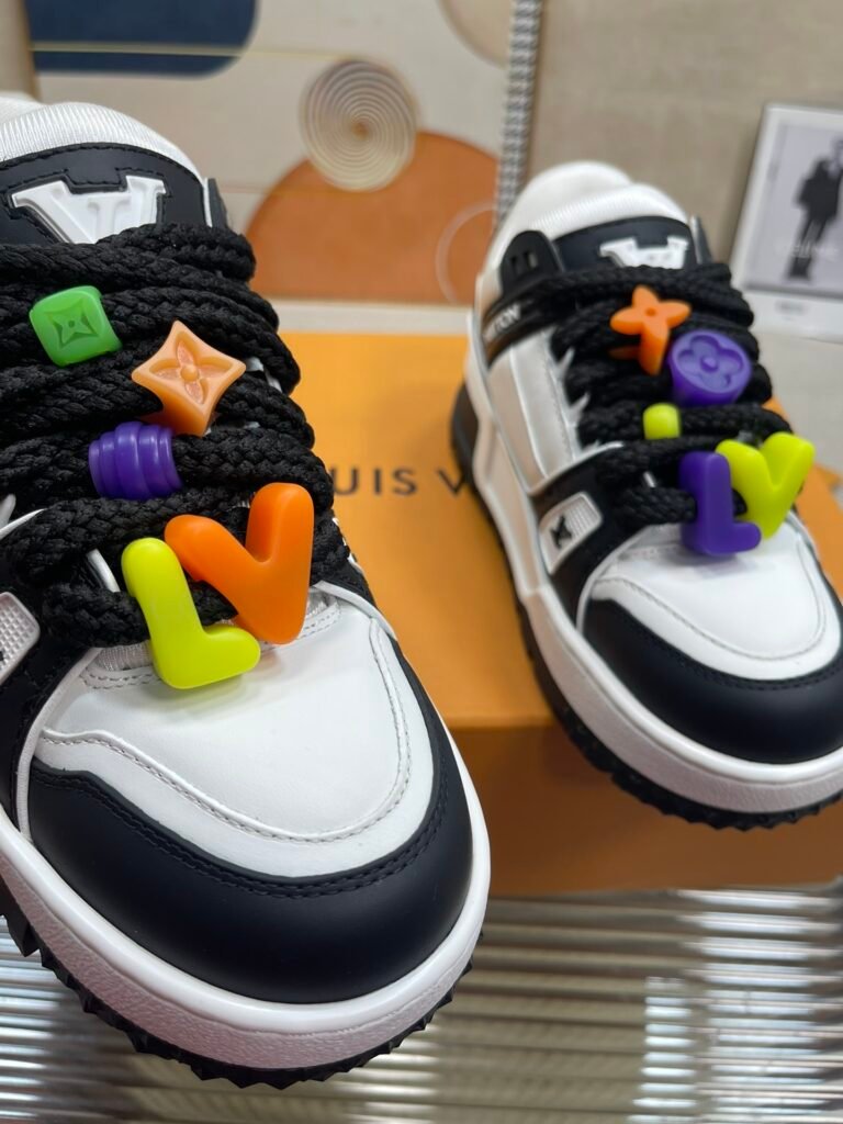 Louis Vuitton Unisex Chunky Sneakers detail 5