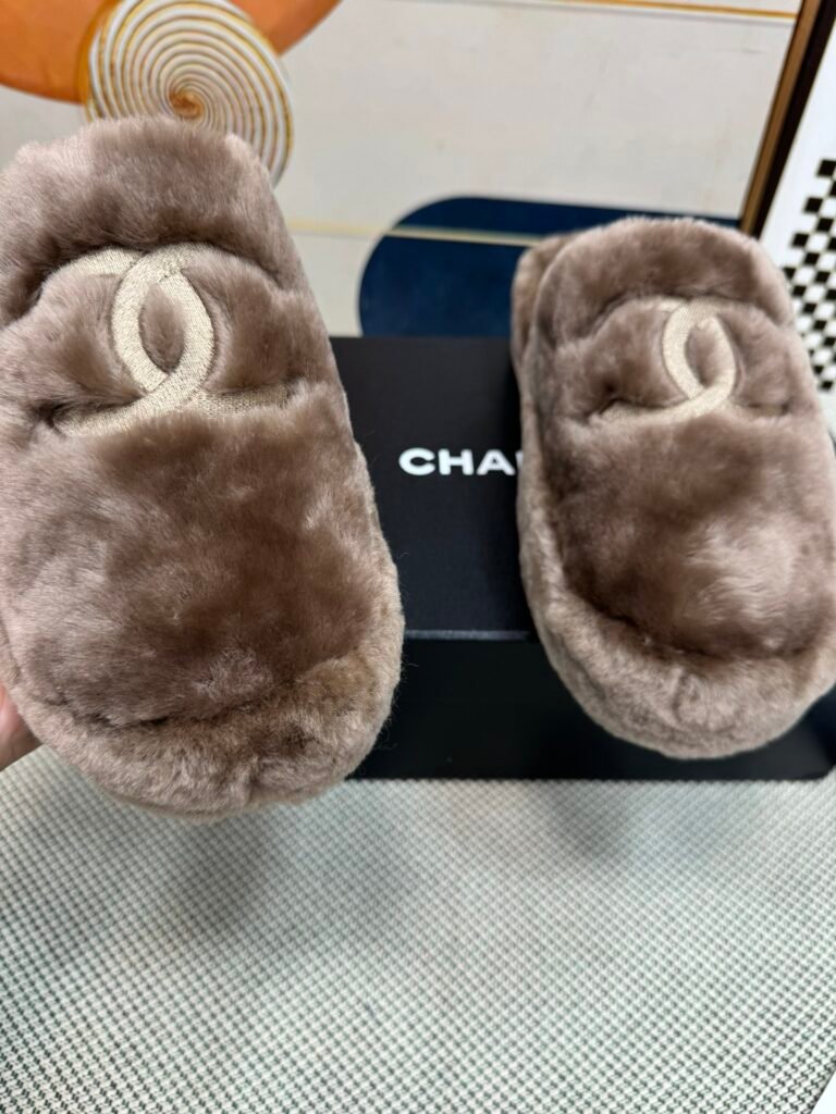 Chanel Unisex Shearling Shoes detail image 5