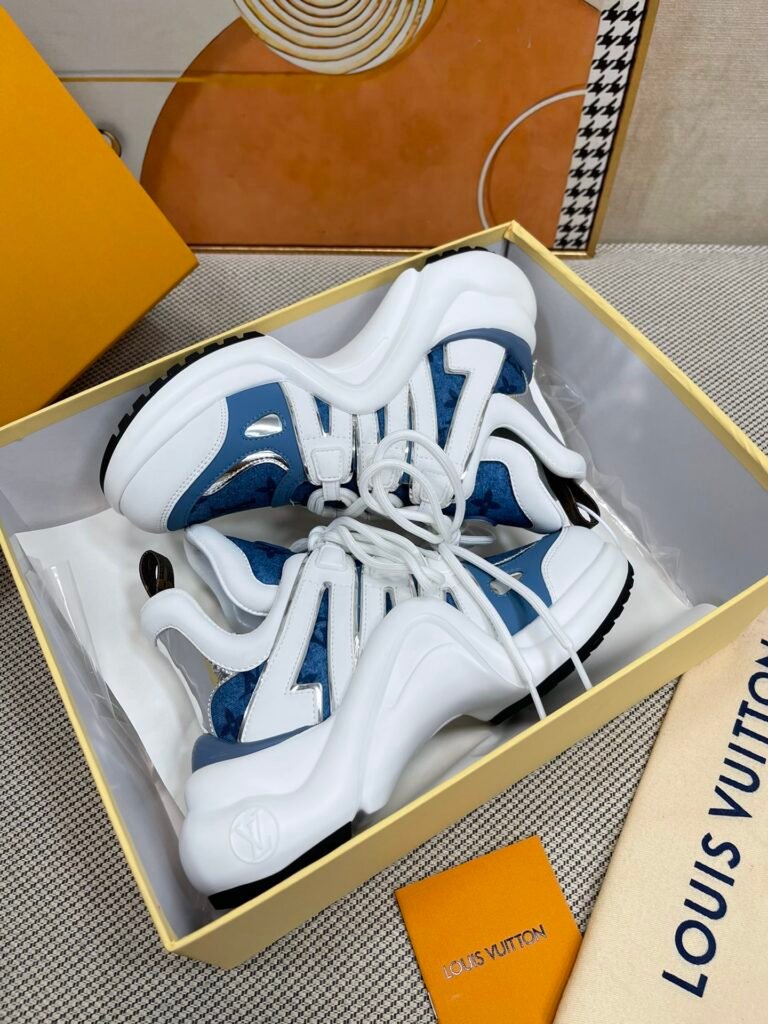 Louis Vuitton Unisex Chunky Sneakers detail image 5