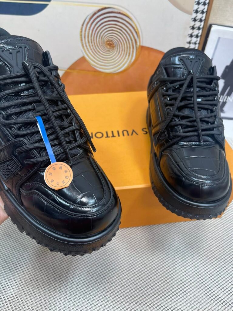Louis Vuitton Unisex Chunky Sneakers detail 5