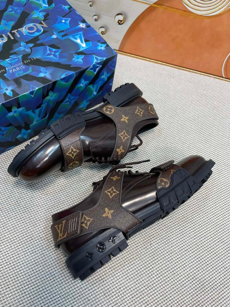 Louis Vuitton Men's Leather Dress Shoes detail image 5