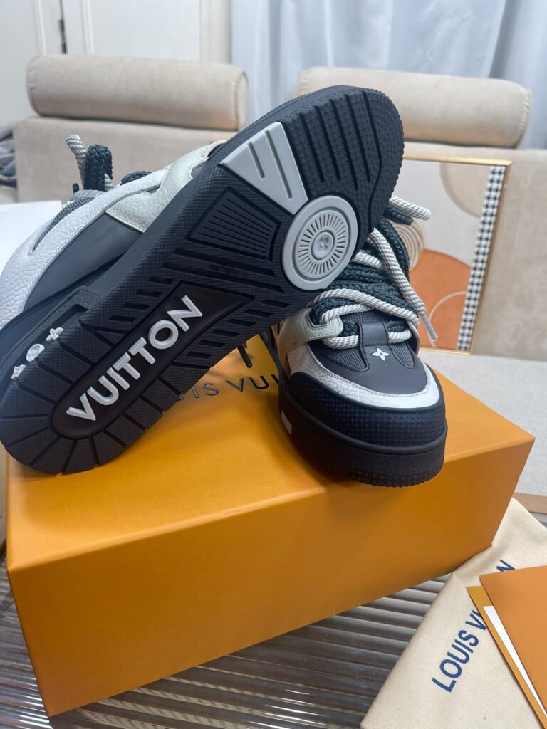 Louis Vuitton Unisex Chunky Sneakers detail 5