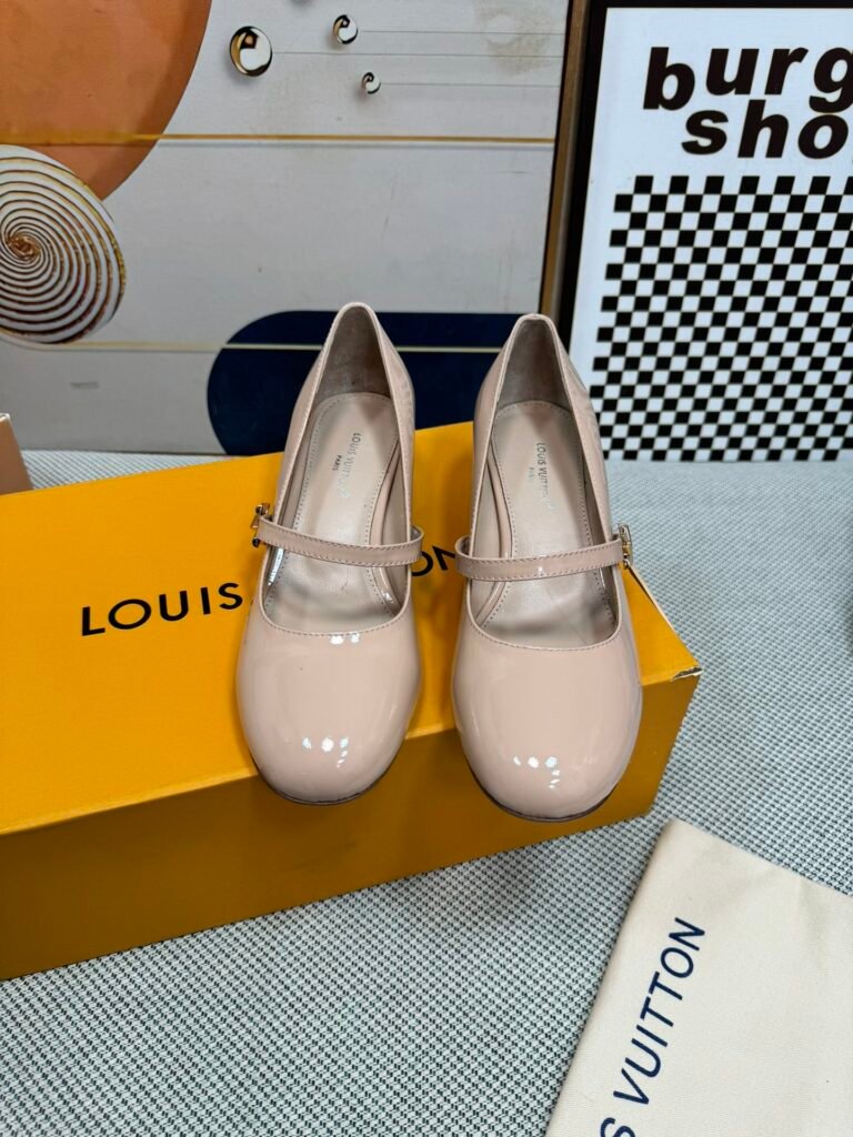 Louis Vuitton Unisex Sandals detail 5