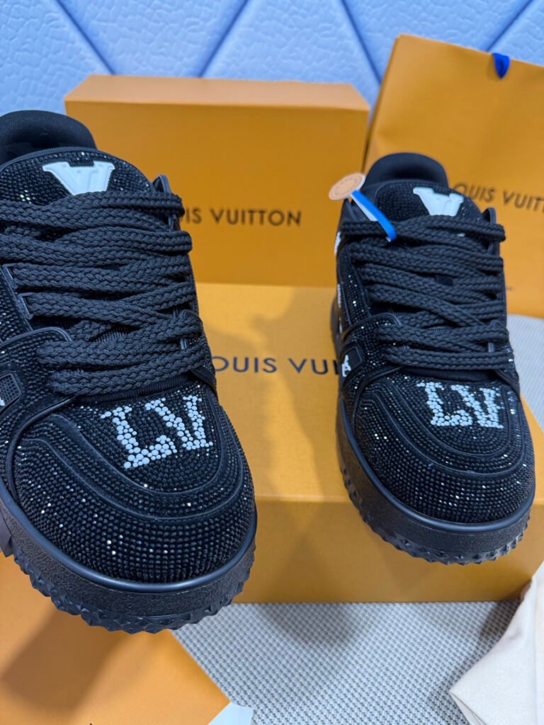 Louis Vuitton Unisex Chunky Sneakers detail image 5