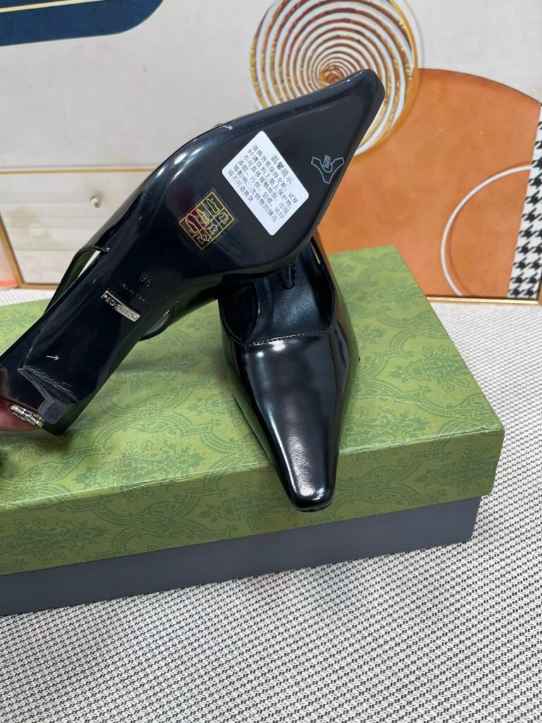 Gucci Unisex Sandals detail 5