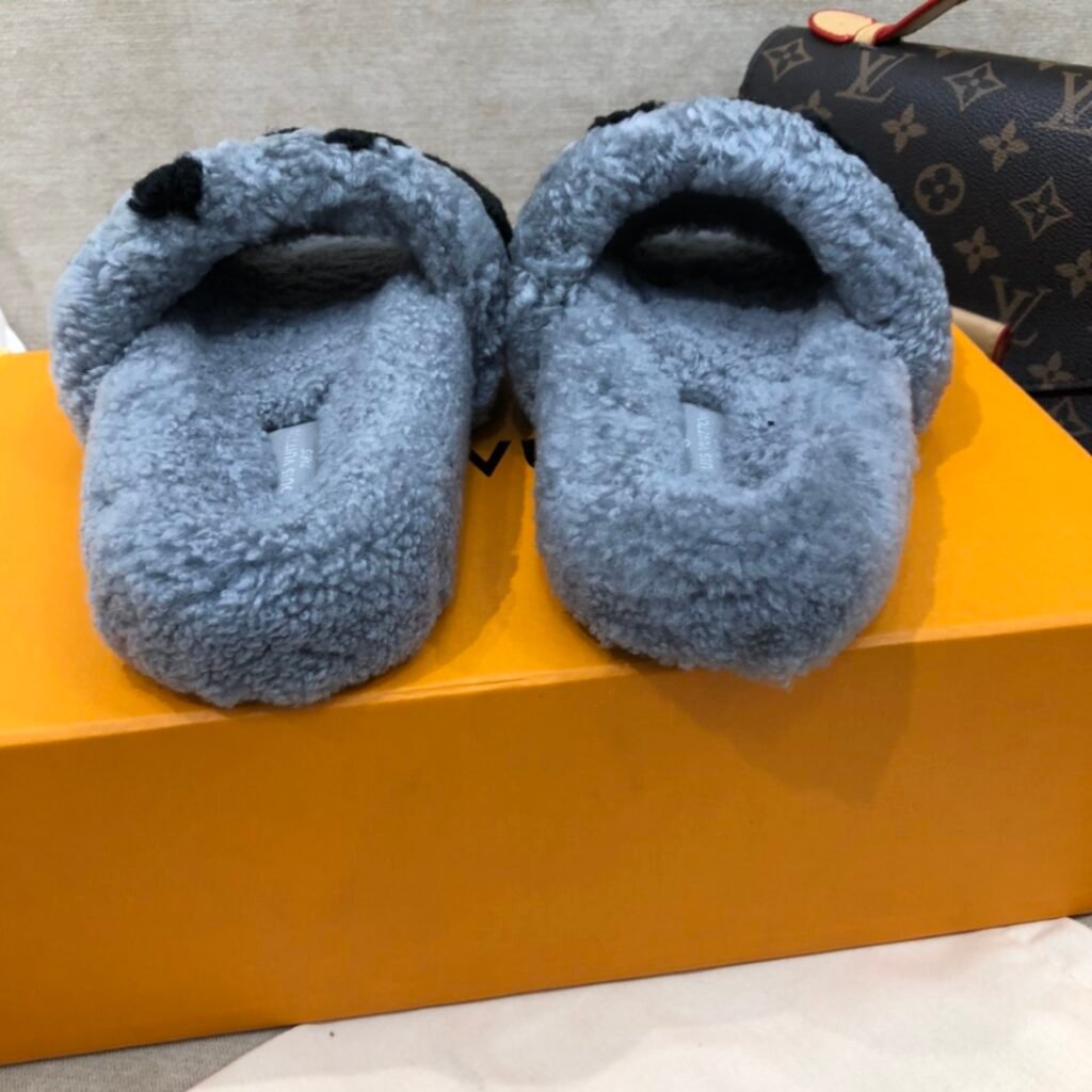 Louis Vuitton Unisex Shearling Shoes detail 5