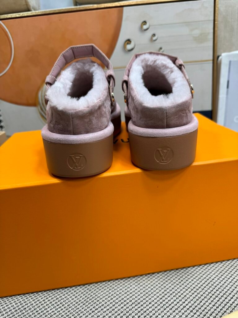 Louis Vuitton Unisex Shearling Shoes detail image 5