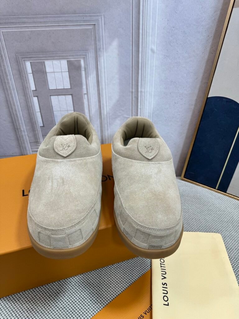 Louis Vuitton Unisex Shearling Shoes detail 5