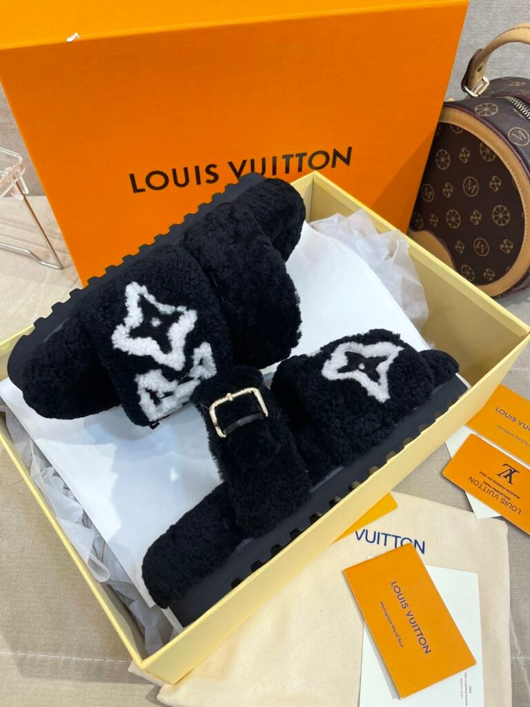 Louis Vuitton Unisex Shearling Shoes detail image 5