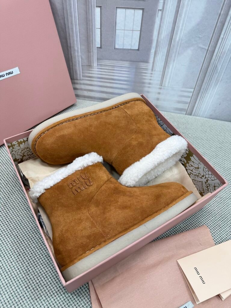 Miu Miu Unisex Snow Boots detail image 5