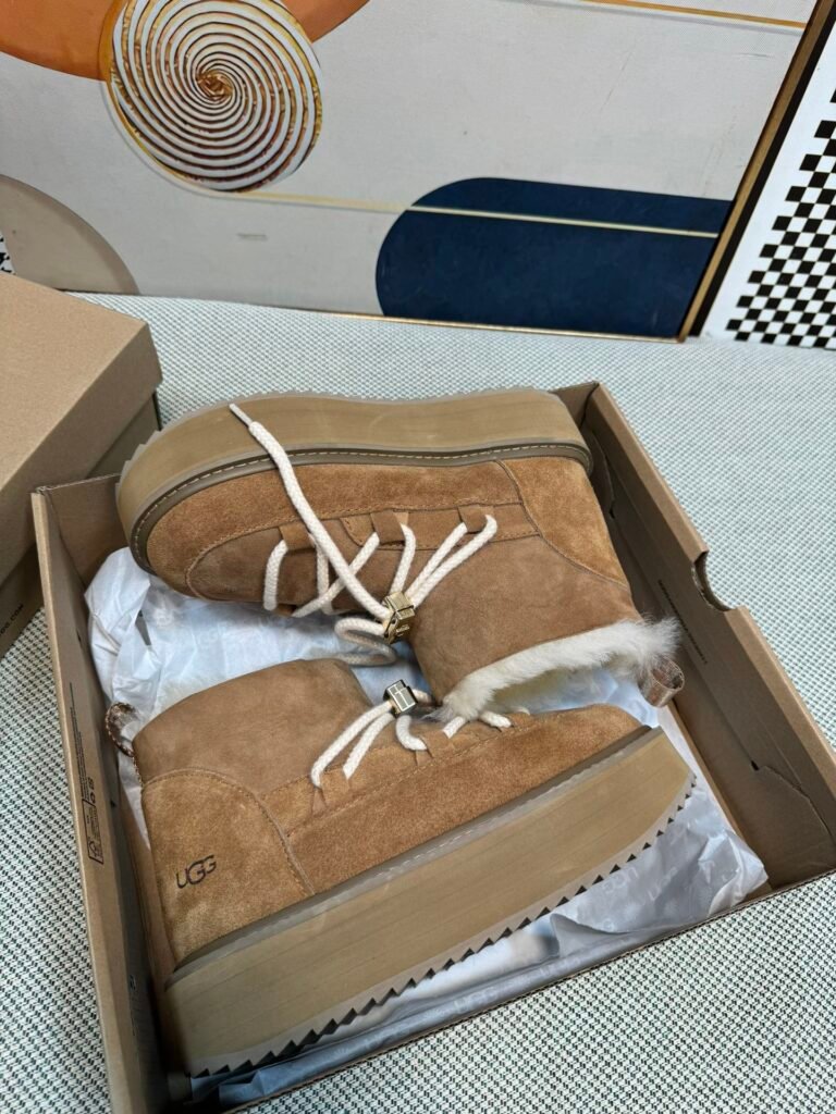 UGG Women's Snow Boots detail image 5