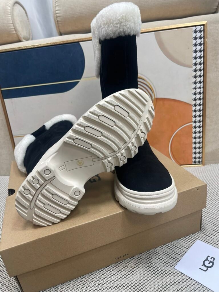 UGG Women's Snow Boots detail image 6