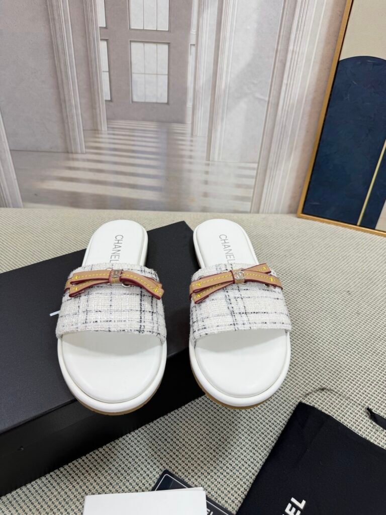 Chanel Women's Slides detail image 6