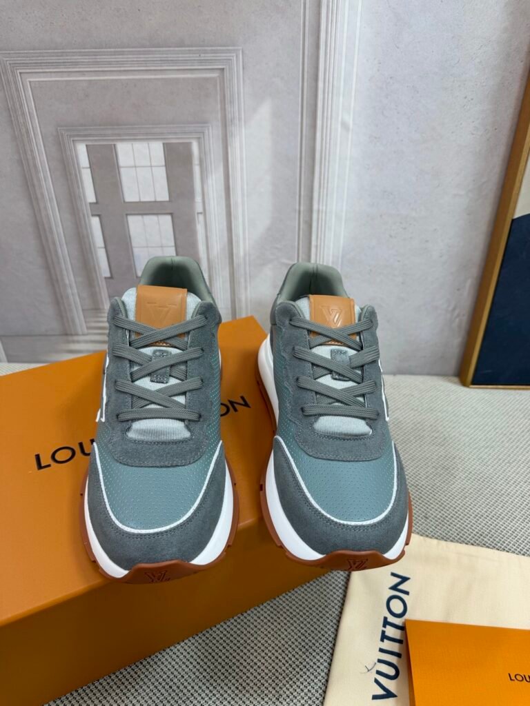 Louis Vuitton Blue-Grey Panelled Sneakers detail image 6