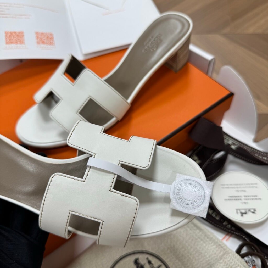 Hermès Unisex Sandals detail 6
