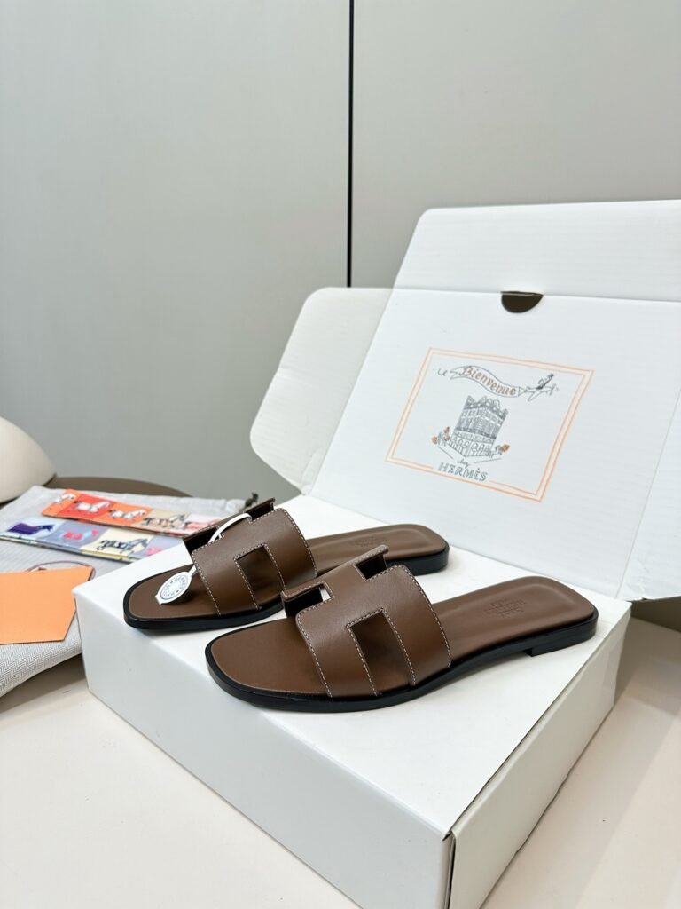 Hermès Unisex Slides detail 6
