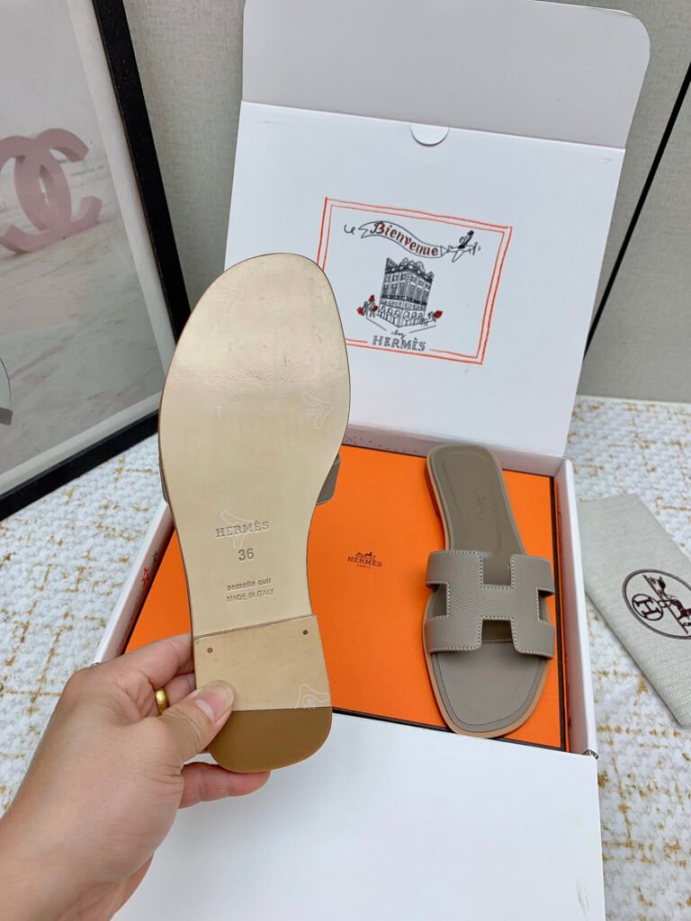 Hermès Unisex Slides detail 6