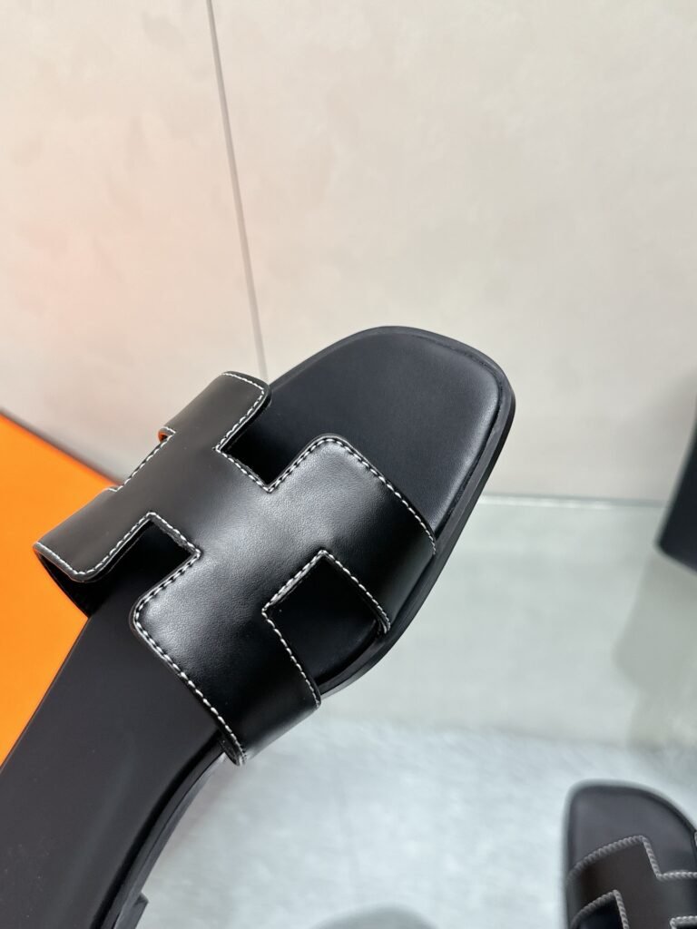 Hermès Unisex Slides detail 6