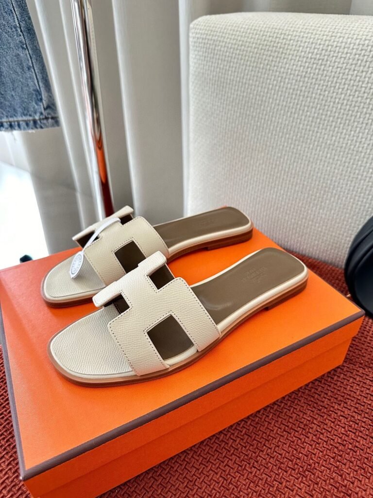 Hermès Unisex Sneakers detail 6