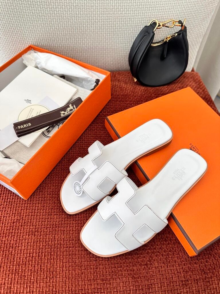 Hermès Unisex Sneakers detail 6