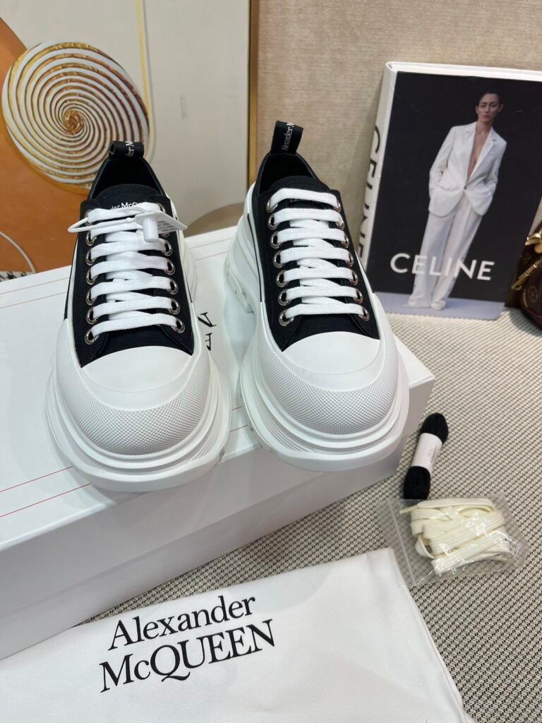 Alexander McQueen Unisex Sneakers detail image 6