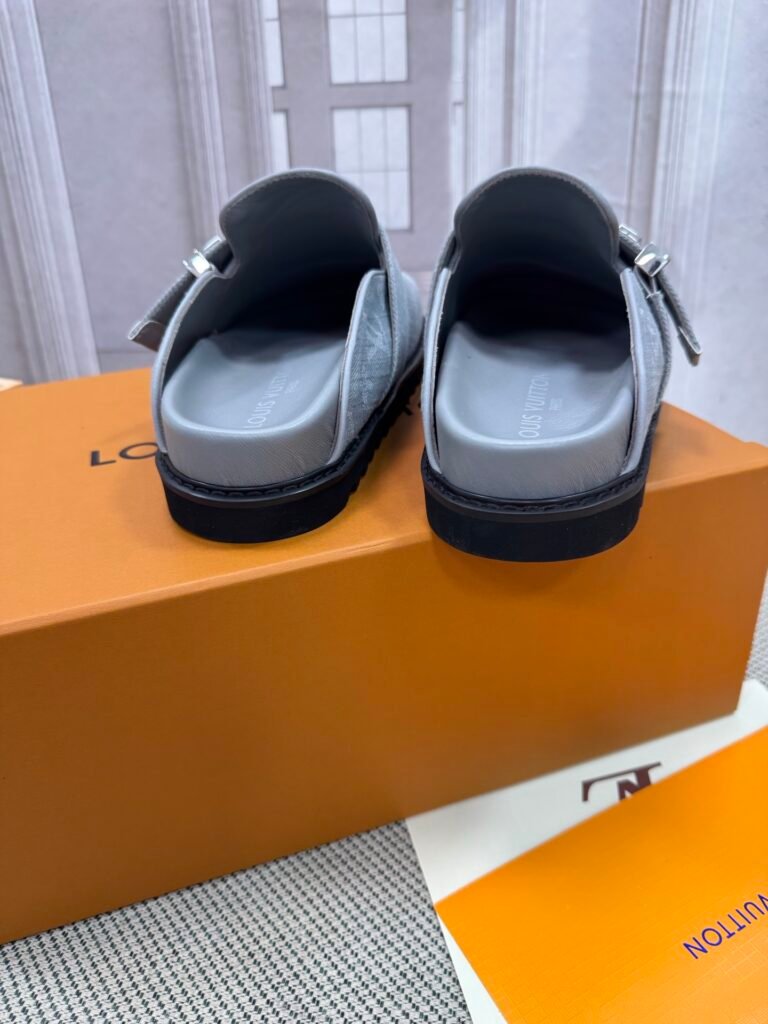 Louis Vuitton Unisex Slides detail image 6