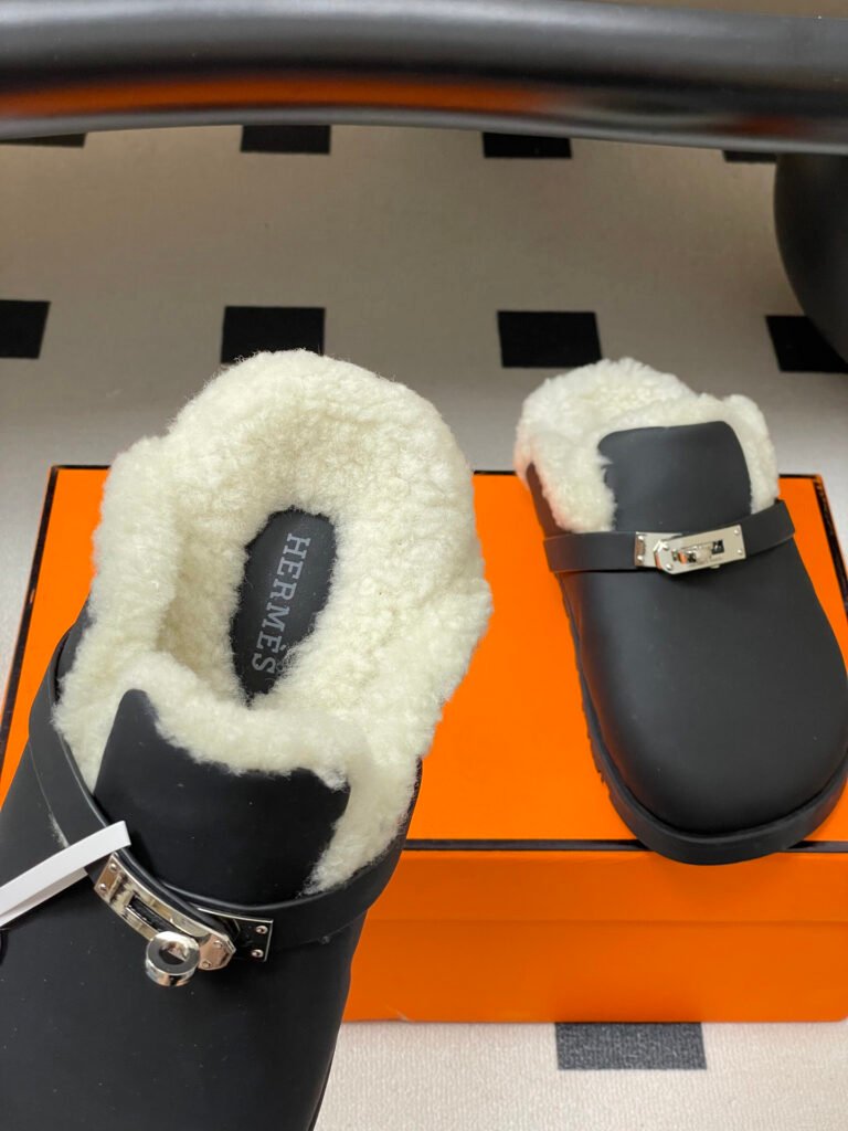 Hermès Unisex Sneakers detail 6